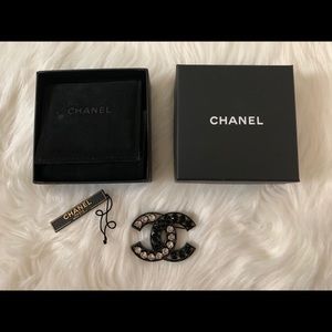 Chanel brooch 100% authentic